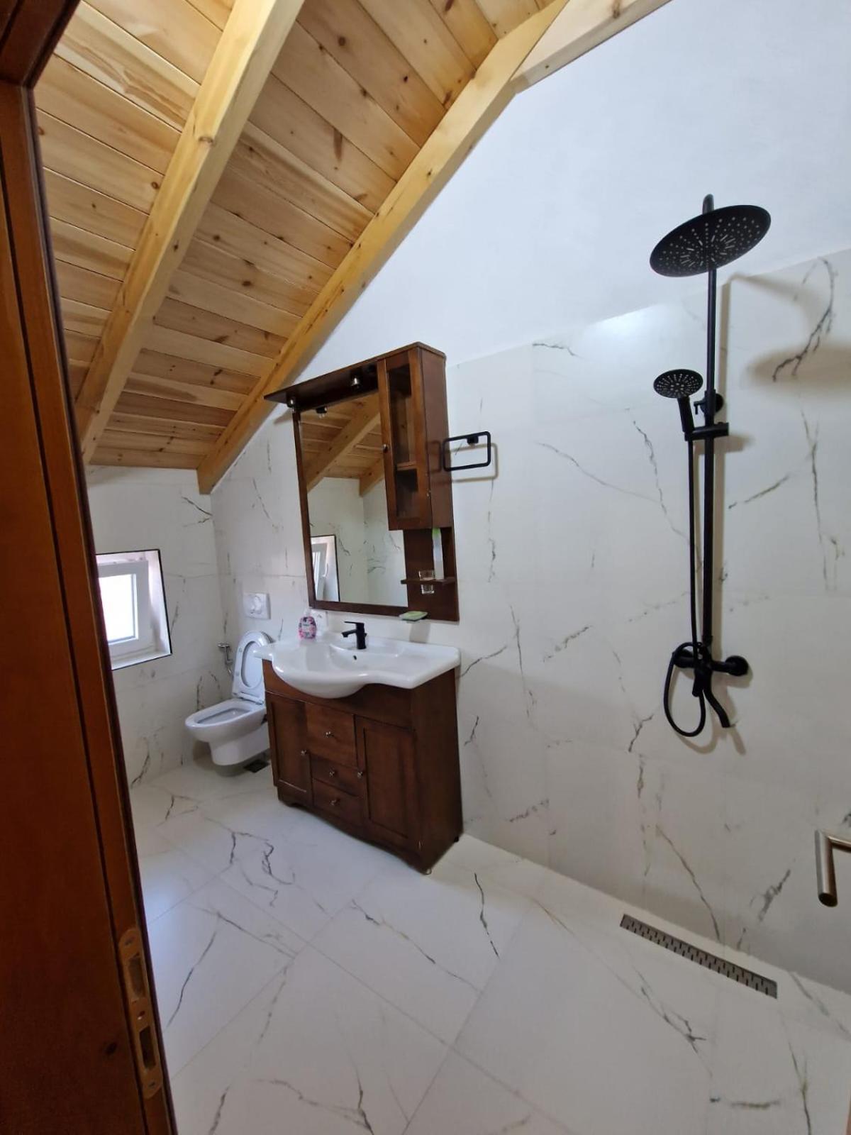Guest House Korabi Ceren Exterior photo